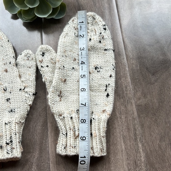 🌟HOST PICK🌟 HANDCRAFTED knit mittens - NEW - Picture 3 of 4
